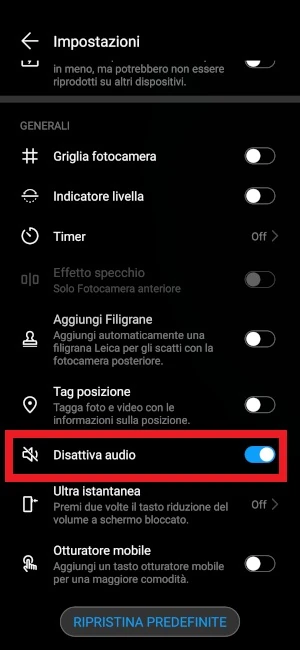 nelle impostazioni dell'app fotocamera l'opzione disattiva audio è inquadrata in rosso