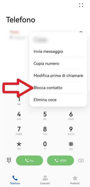 dall'app telefono di android una freccia indica la voce blocca contatto per un numero di telefono che si vuole mettere in black list