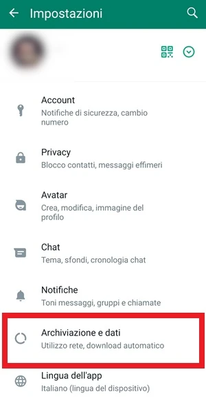 dalle impostazioni di whatsapp la voce archiviazione e dati ha una cornice rossa intorno per distinguerla dalle altre voci in elenco