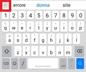 freccia verso l'alto di microsoft swiftkey che punta verso l'alto ed è evidenziata con un riquadro rosso