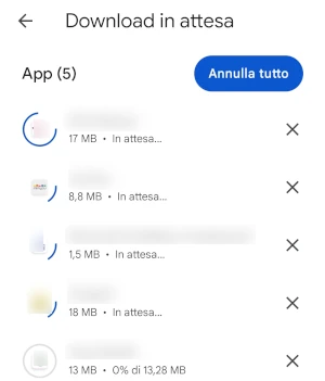 schermata di download in attesa del play store con le app in aggiornamento