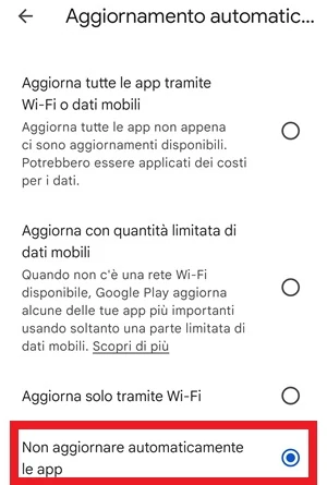 dalla schermata aggiornamenti automatici del play store, la voce non aggiornare automaticamente le app è selezionata e evidenziata con un riquadro rosso