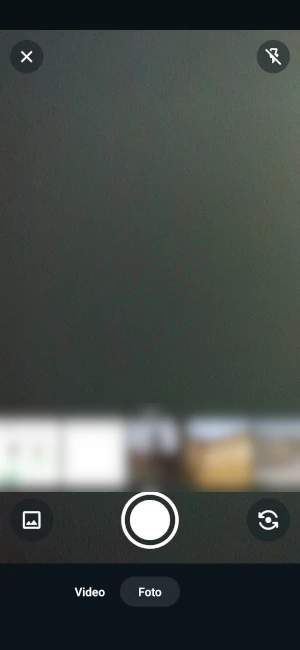 schermata di whatsapp dove si possono caricare come stato foto o video