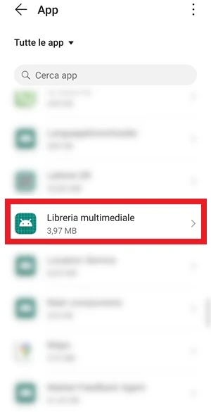 dalla sezione app delle impostazioni di android, la voce libreria multimediale è messa in evidenza con una cornice rossa su sfondo sfocato