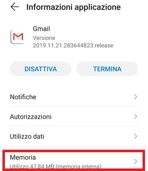 dalla pagina informazioni applicazione dell'app gmail, la voce memoria è messa in risalto con una cornice rossa