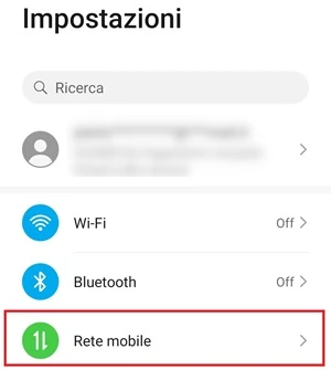 dalle impostazioni è in evidenza la voce rete mobile del telefono con una cornice rossa intorno