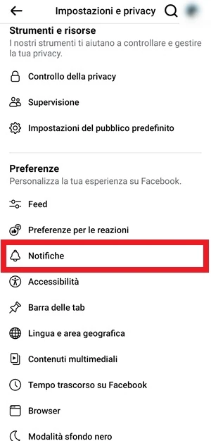 dalla pagina impostazioni e privacy dell'app Facebook, dalla sezione preferenze è selezionata la voce notifiche