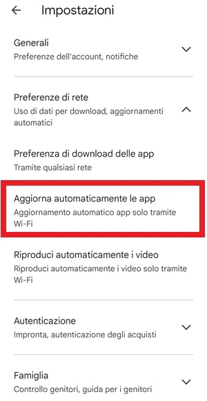 dalle impostazioni delle preferenze di rete del play store è messa in risalto la voce aggiorna automaticamente le app