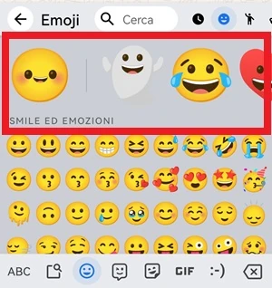 con un riquadro rosso sono messe in evidenza le emoji intensificate più grandi delle solite