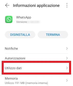la voce con scritto utilizzo dati di whatsapp è evidenziata nella pagina informazioni applicazione