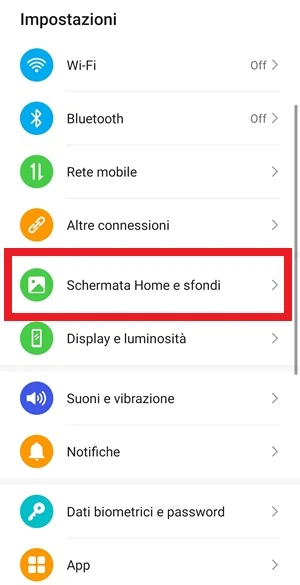 dalla schermata delle impostazioni di android, la voce schermata home e sfondi è messa in evidenza con un riquadro rosso intorno che la rende più evidente delle altre voci in elenco
