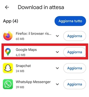 dal play store nella pagina download in attesa, l'app Google maps con il suo pulsante aggiorna alla sua destra è evidenziata con una cornice rossa intorno