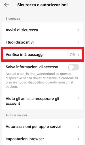 schermata sicurezza e autorizzazioni dell'app tiktok con la voce in evidenza verifica in 2 passaggi