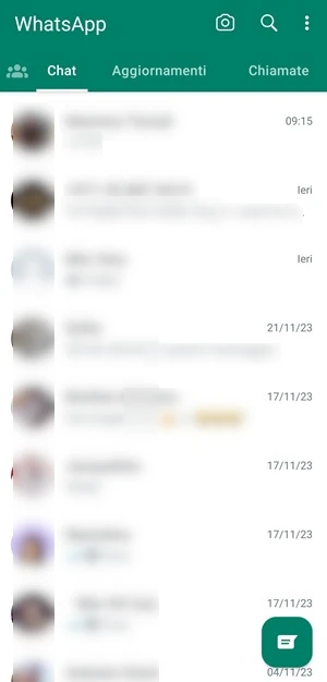 da whatsapp viene mostrata la schermata principale con tutti i contatti in lista