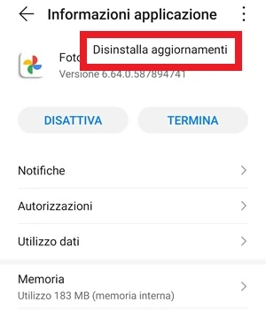 dalla schermata informazioni applicazione di google foto la voce disinstalla aggiornamenti apparsa dopo aver premuto l'icona con i 3 punti è evidenziata con una cornice rossa