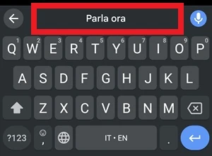 la frase parla ora adesso viene mostrata su gboard quando si preme l'icona con il microfono