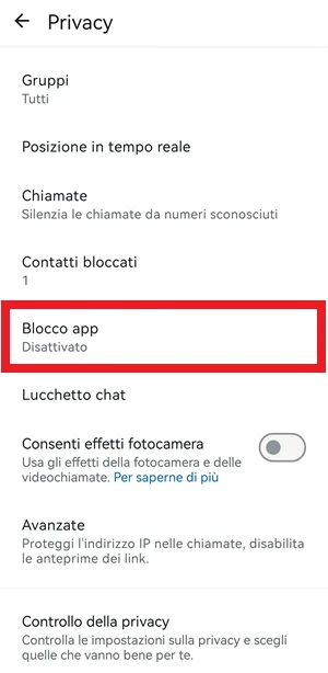 su whatsapp nella sezione privacy la voce blocco app è messa in risalto rispetto alle altre con una cornice rossa