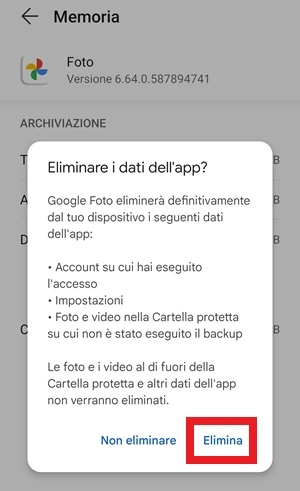 dalla pagina memoria dell'applicazione google foto in un messaggio su schermo viene chiesto se si vogliono eliminare i dati dell'app ed è inquadrata la voce elimina