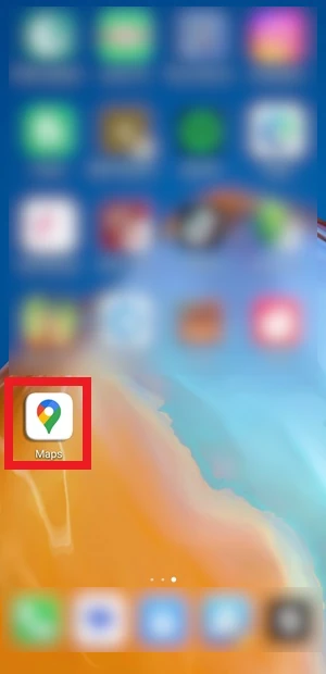 su sfondo sfocato si vede l'icona dell'app maps con un riquadro rosso