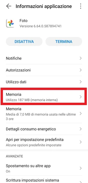 dalla pagina informazioni applicazione di google foto va toccata la voce memoria che è messa in risalto con un apposito riquadro