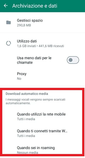 dal whatsapp nella pagina archiviazione e dati sotto la sezione download automatico media sono in evidenza le voci quando utilizzi la rete mobile, quando ti connetti tramite wi-fi e quando sei in roaming