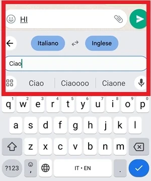 nella gboard è in evidenza la parte della tastiera dove le parole vengono tradotte da italiano a inglese