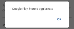 un messaggio su schermo avvisa che il google play store è aggiornato