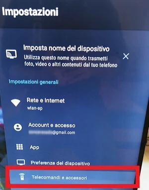 dalle impostazioni della smart tv è in risalto con un rettangolo rosso la voce telecomandi e accessori