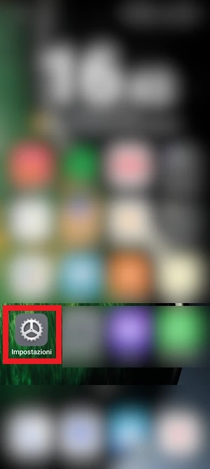 schermata home di realme con l'icona delle impostazioni con un ingranaggio disegnato messo in evidenza
